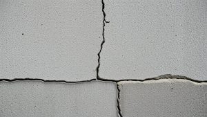 Read more about the article Small Cracks in Foundation Wall: The Complete Analysis